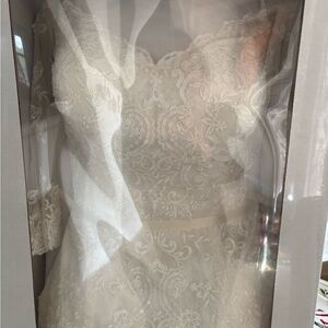 David's Bridal Ivory Lace Wedding Gown